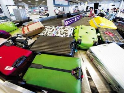 為何下了飛機(jī)之后，托運的行李箱都不撕標(biāo)簽？過來人告訴你行李托運的奧秘